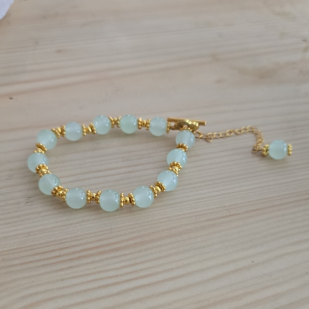 Elegant Gold and Green Beaded Bracelet